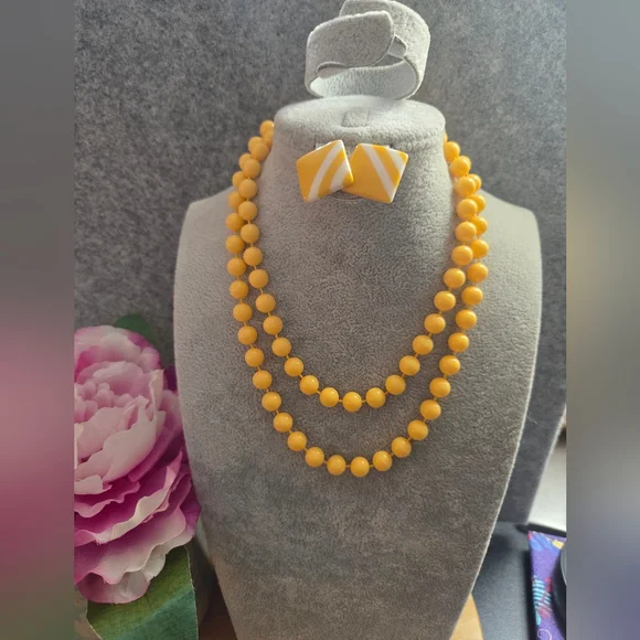 Yellow Beaded Necklace and Earring Jewelry Set - Picture 2 of 7